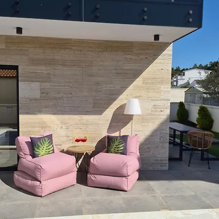 Vivavir With 2x E-scooter, Private Pool & Grill *