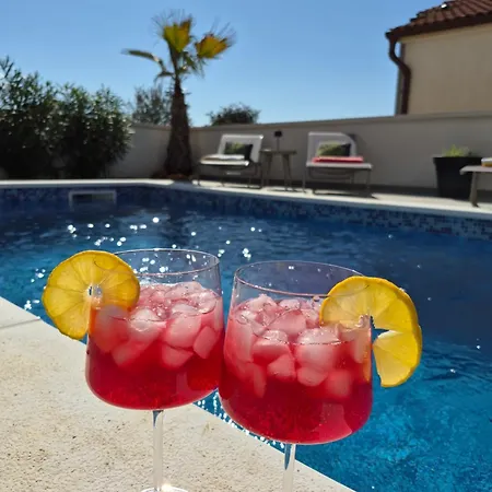 Vivavir With 2x E-scooter, Private Pool & Grill Ferienhaus Vir