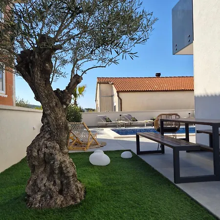 Vivavir With 2x E-scooter, Private Pool & Grill Ferienhaus