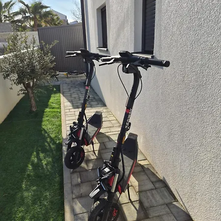 Ferienhaus Vivavir With 2x E-scooter, Private Pool & Grill