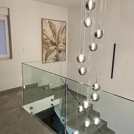 Vivavir With 2x E-scooter, Private Pool & Grill 度假居